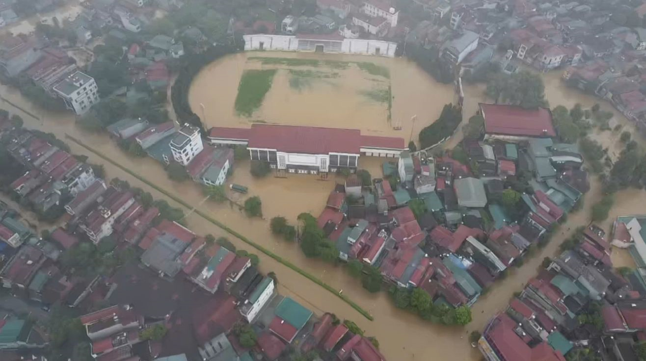 Thành phố Yên Bái chìm trong biển nước